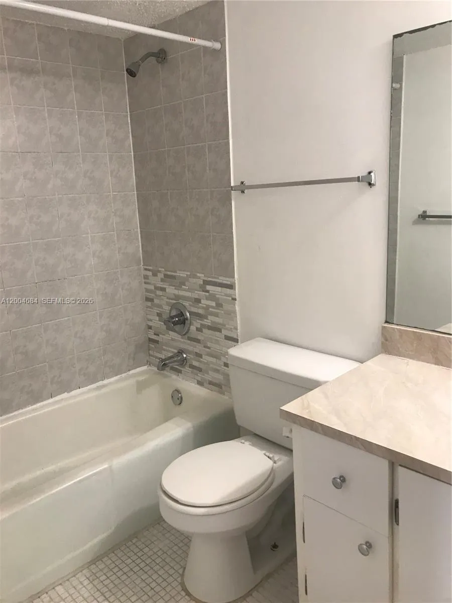 5112 NW 79 AV # 201, Doral FL 33166