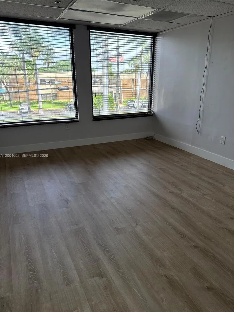 2100 W 76th St # 211, Hialeah FL 33016