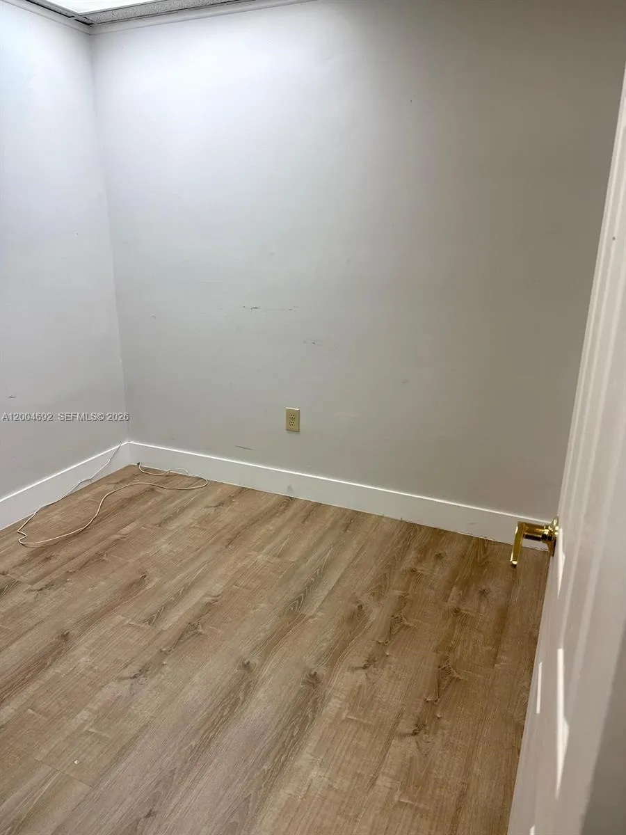 2100 W 76th St # 211, Hialeah FL 33016