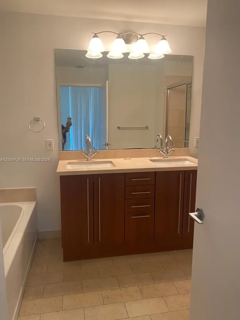 79 SW 12th St, Miami FL 33130