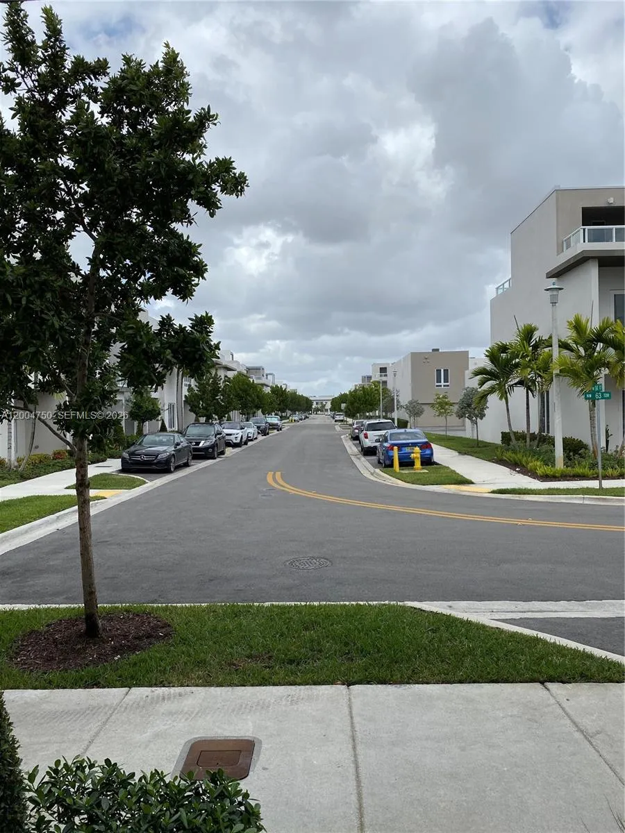 10424 NW 63rd Ter, Doral FL 33178