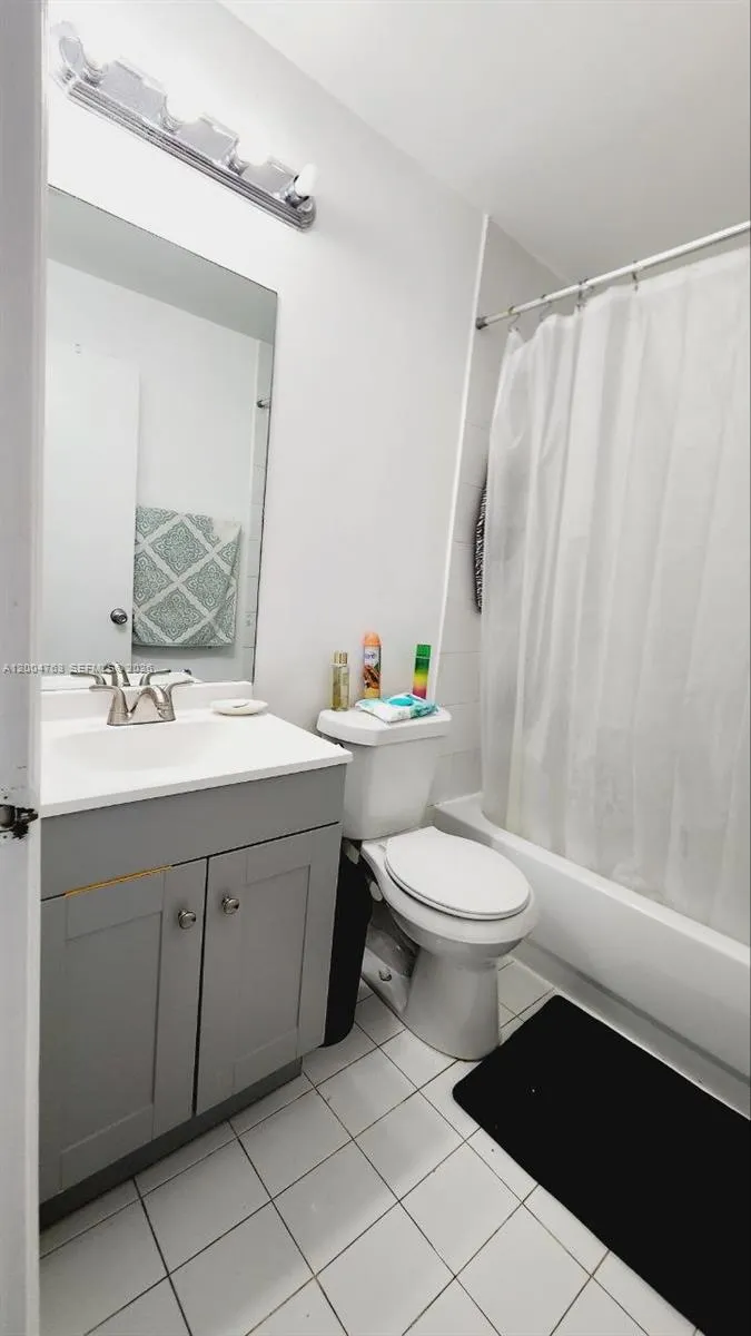 6960 NW 174th Ter # 706, Hialeah FL 33015