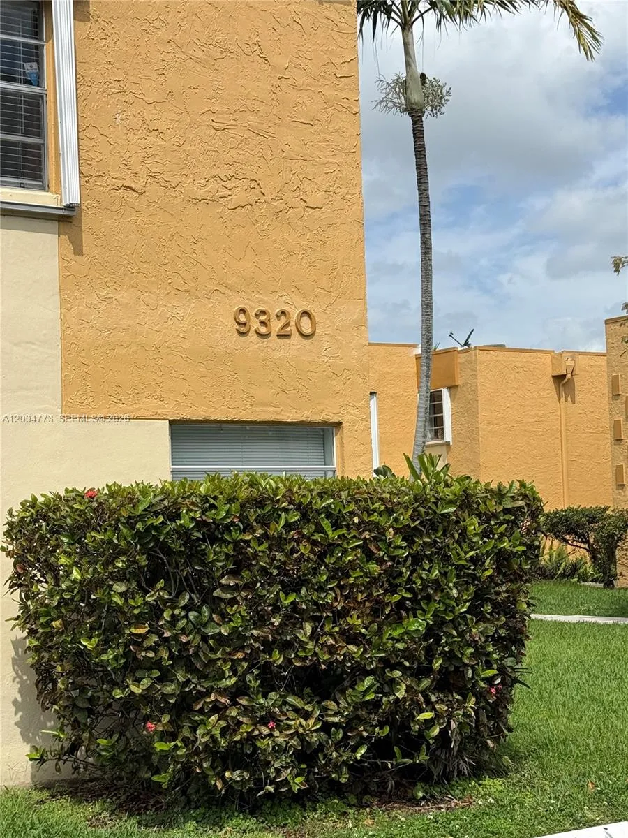 9320 W Flagler St # 201D, Miami FL 33174