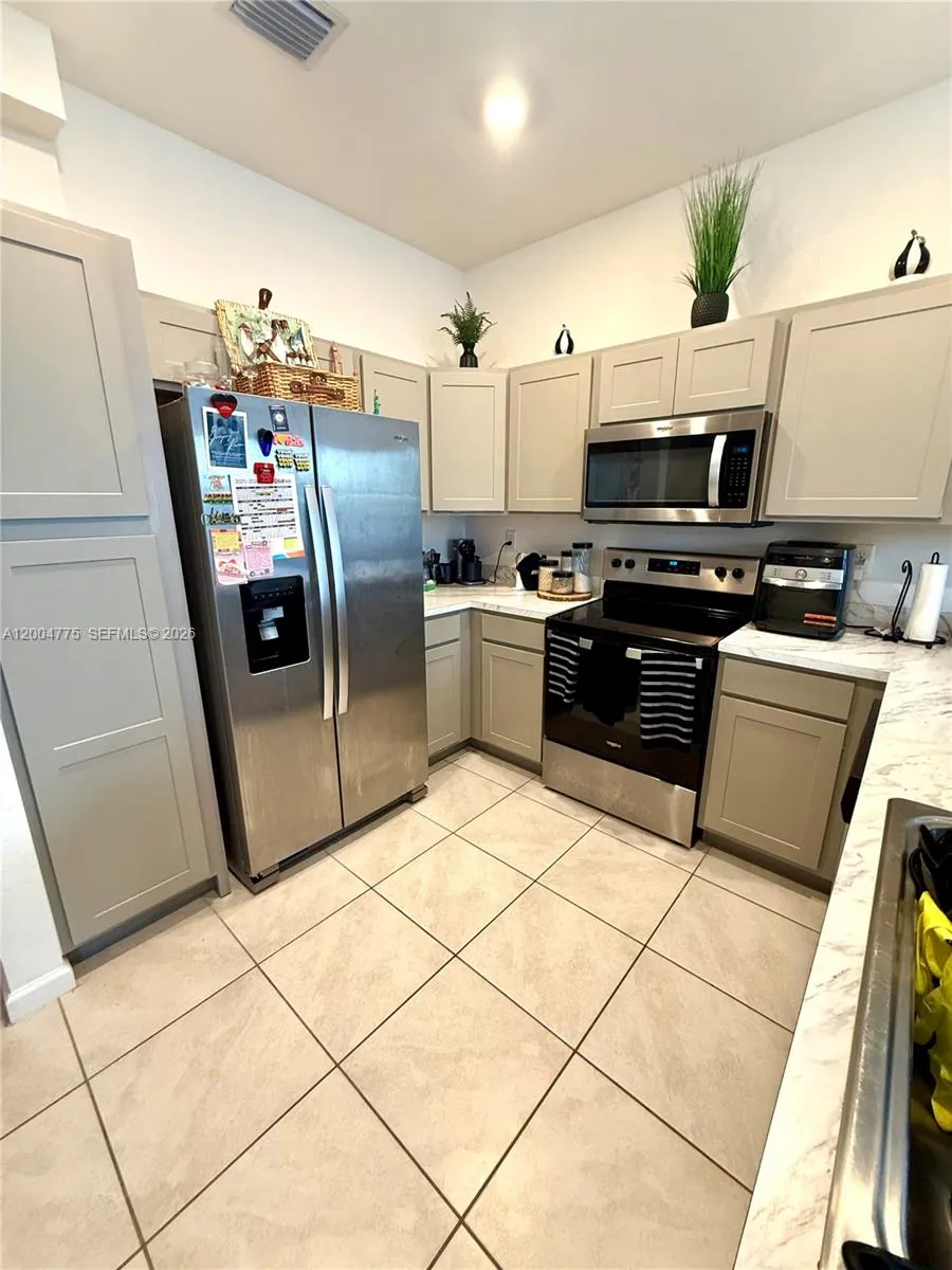 1088 NW 208th Ter, Miami Gardens FL 33169