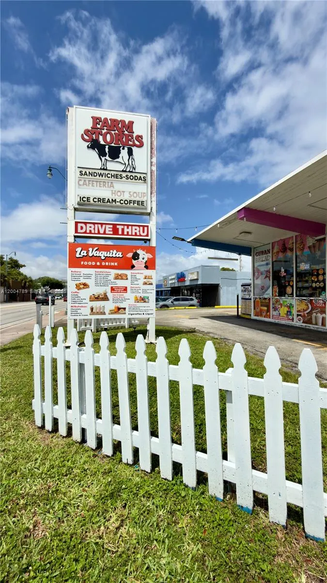 8th St, Miami FL 33134