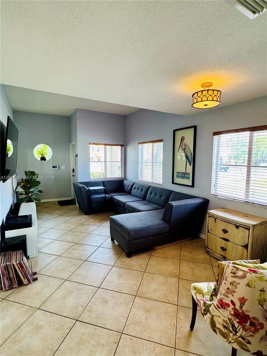 8906 SW 221st Ter, Cutler Bay FL 33190