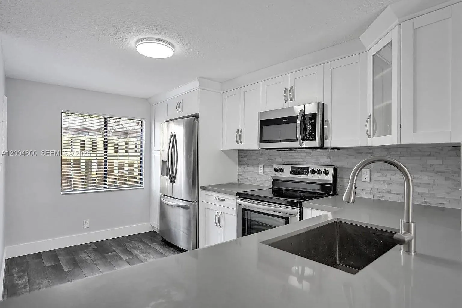 5084 S University Dr, Davie FL 33328