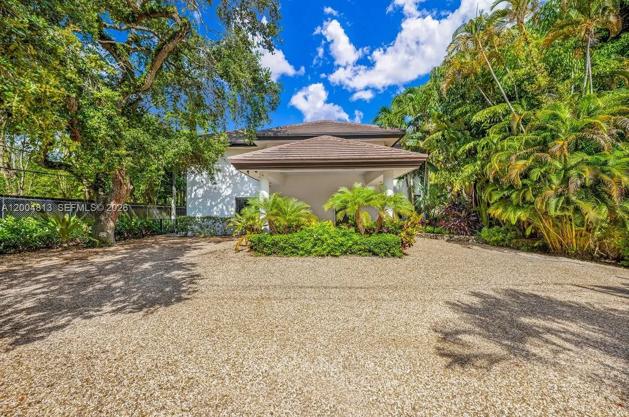 3900 S Douglas Rd, Coconut Grove FL 33133