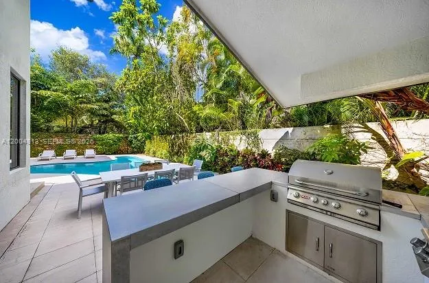 3900 S Douglas Rd, Coconut Grove FL 33133