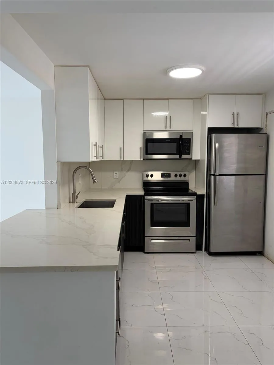 1401 NE 191st St # D201, Miami FL 33179