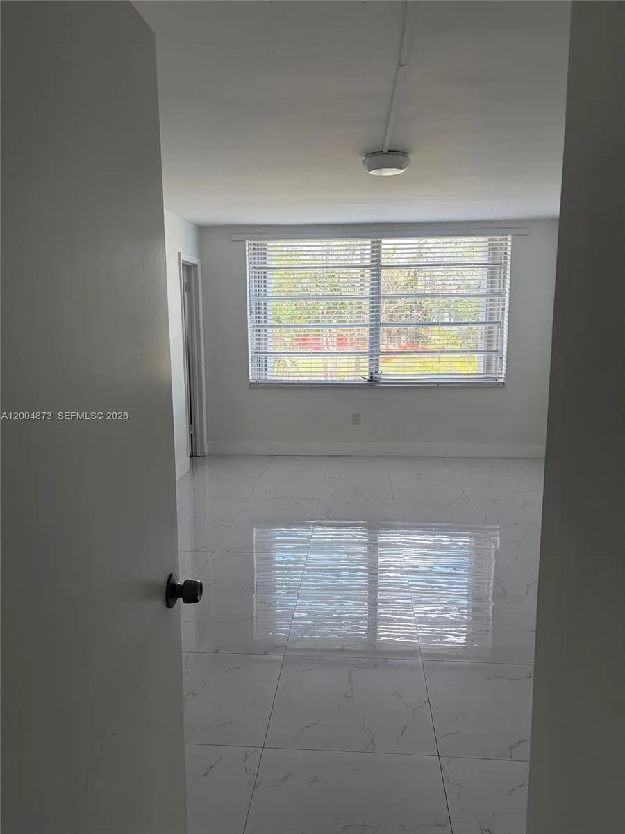 1401 NE 191st St # D201, Miami FL 33179