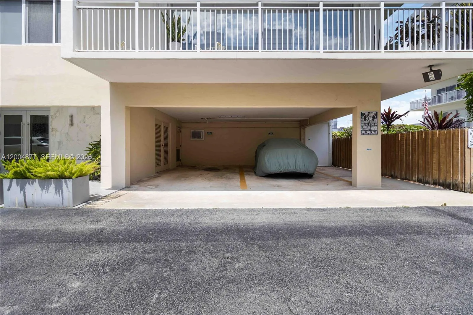 126 Golden Isles Dr # 32A, Hallandale Beach FL 33009