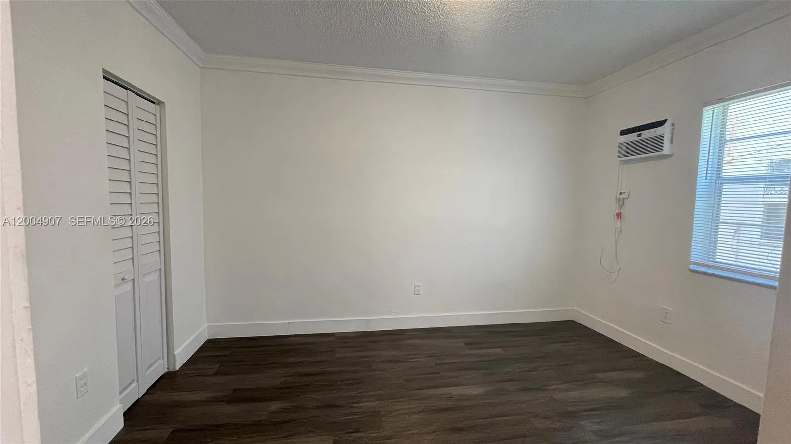 1043 NW 2nd St # 9, Miami FL 33128