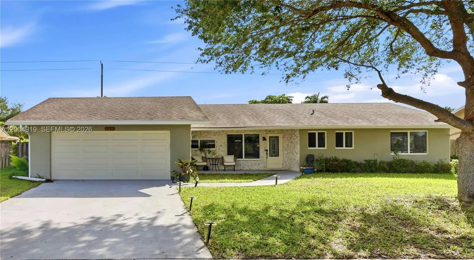 3 bedroom 2 bath for sale at 1200 Rowayton Circle, Wellington FL 33414