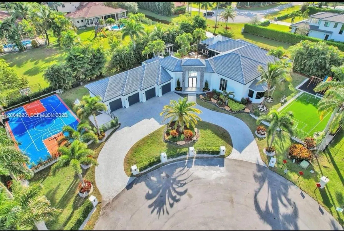 11400 NW 7th St, Plantation FL 33325