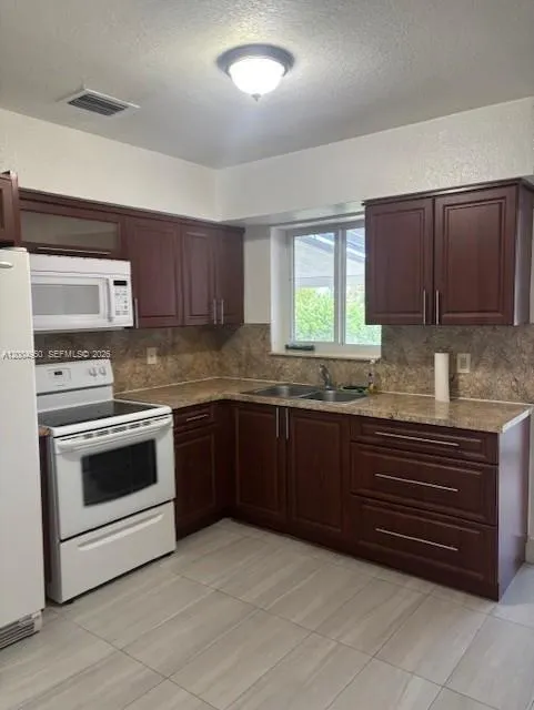 1170 NW 90th St, Miami FL 33150