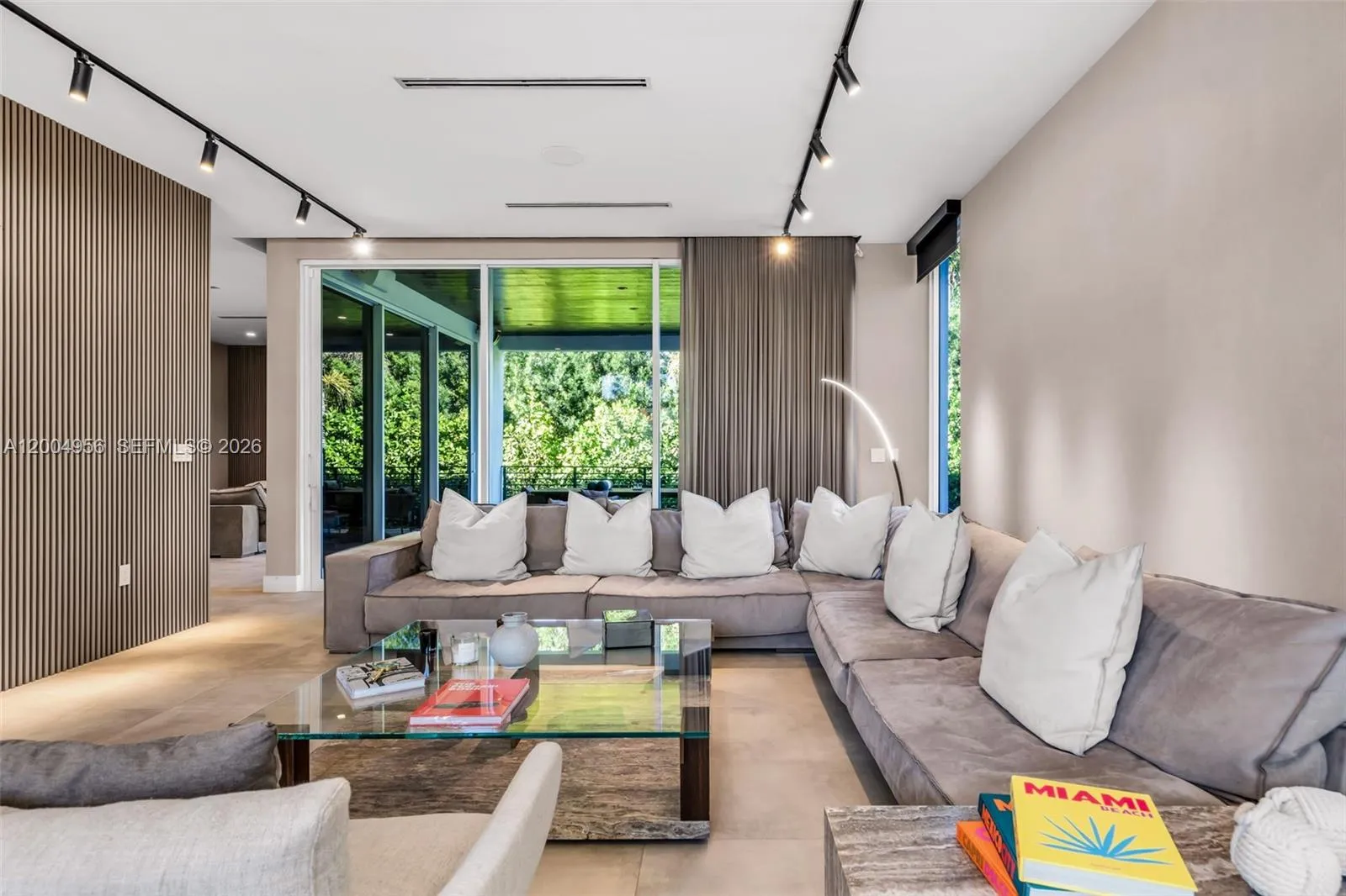 285 W Mashta Dr, Key Biscayne FL 33149