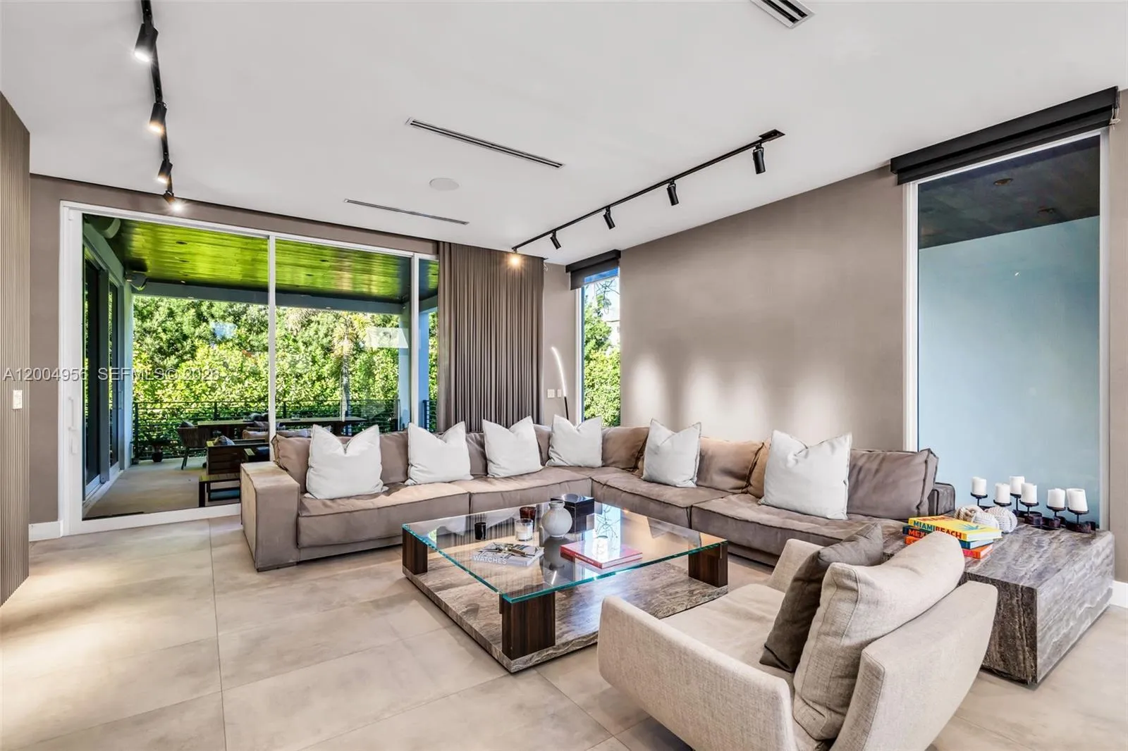 285 W Mashta Dr, Key Biscayne FL 33149