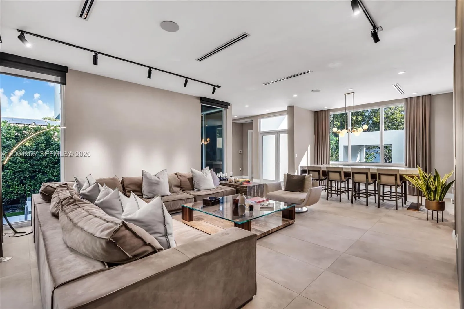 285 W Mashta Dr, Key Biscayne FL 33149