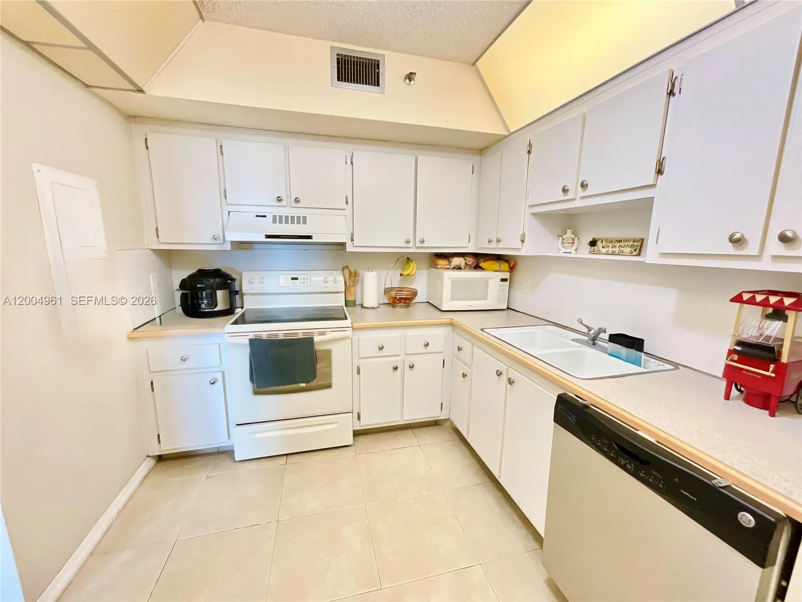 919 Hillcrest Dr # 504, Hollywood FL 33021