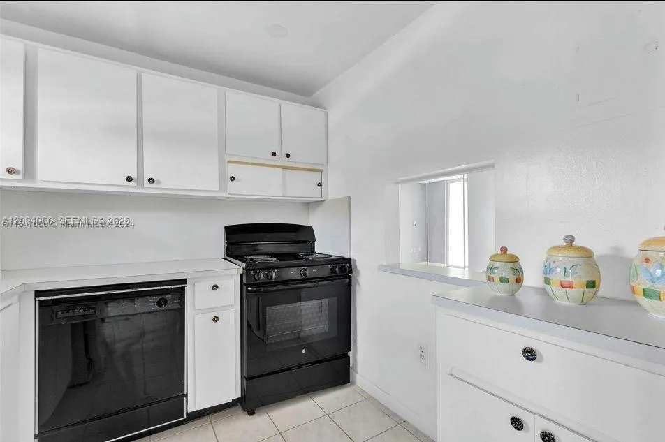 8100 Sunrise Lakes Blvd # 208, Sunrise FL 33322