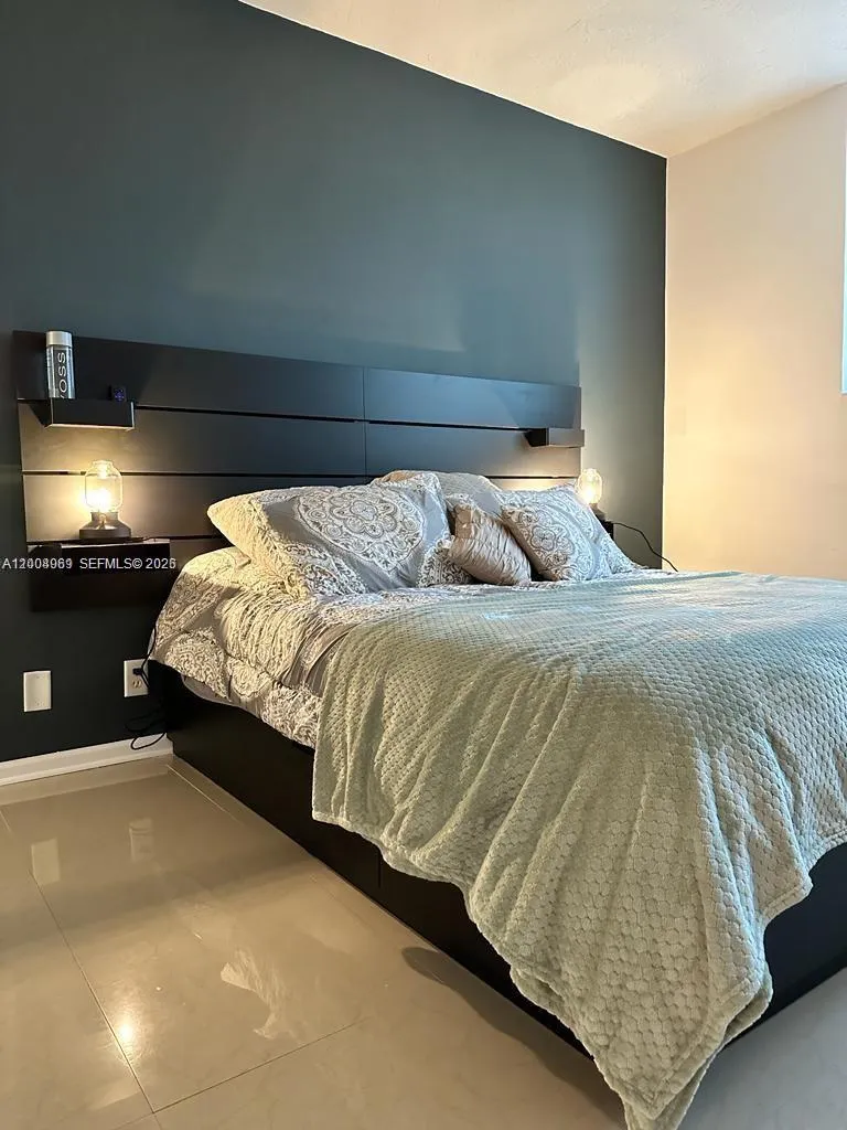 3000 S Ocean Dr # 414, Hollywood FL 33019