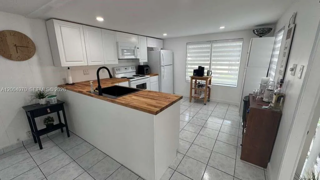 219 W Lake Dr # 219, Pembroke Park FL 33009