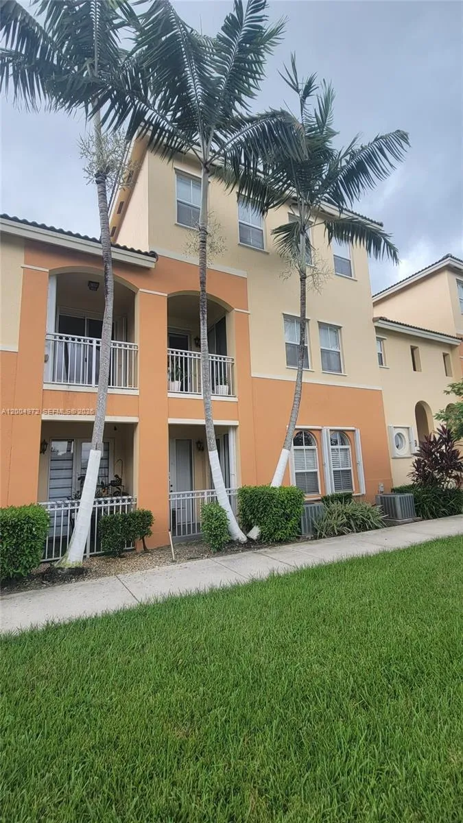 10012 NW 7th St # 209, Miami FL 33172