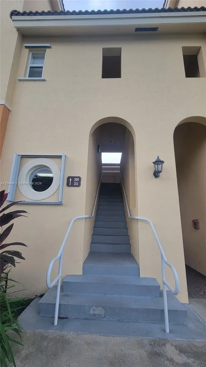 10012 NW 7th St # 209, Miami FL 33172