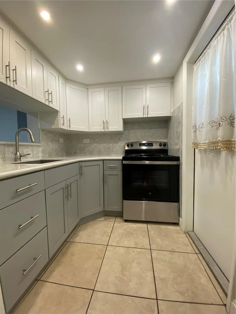 234 Antiquera Ave # 9, Coral Gables FL 33134