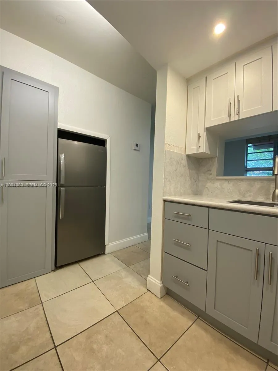 234 Antiquera Ave # 9, Coral Gables FL 33134