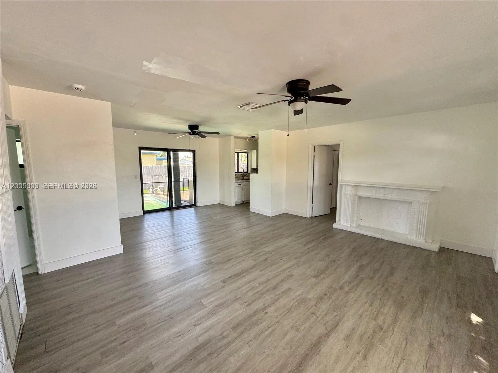 6901 SW 10th Ct, Pembroke Pines FL 33023