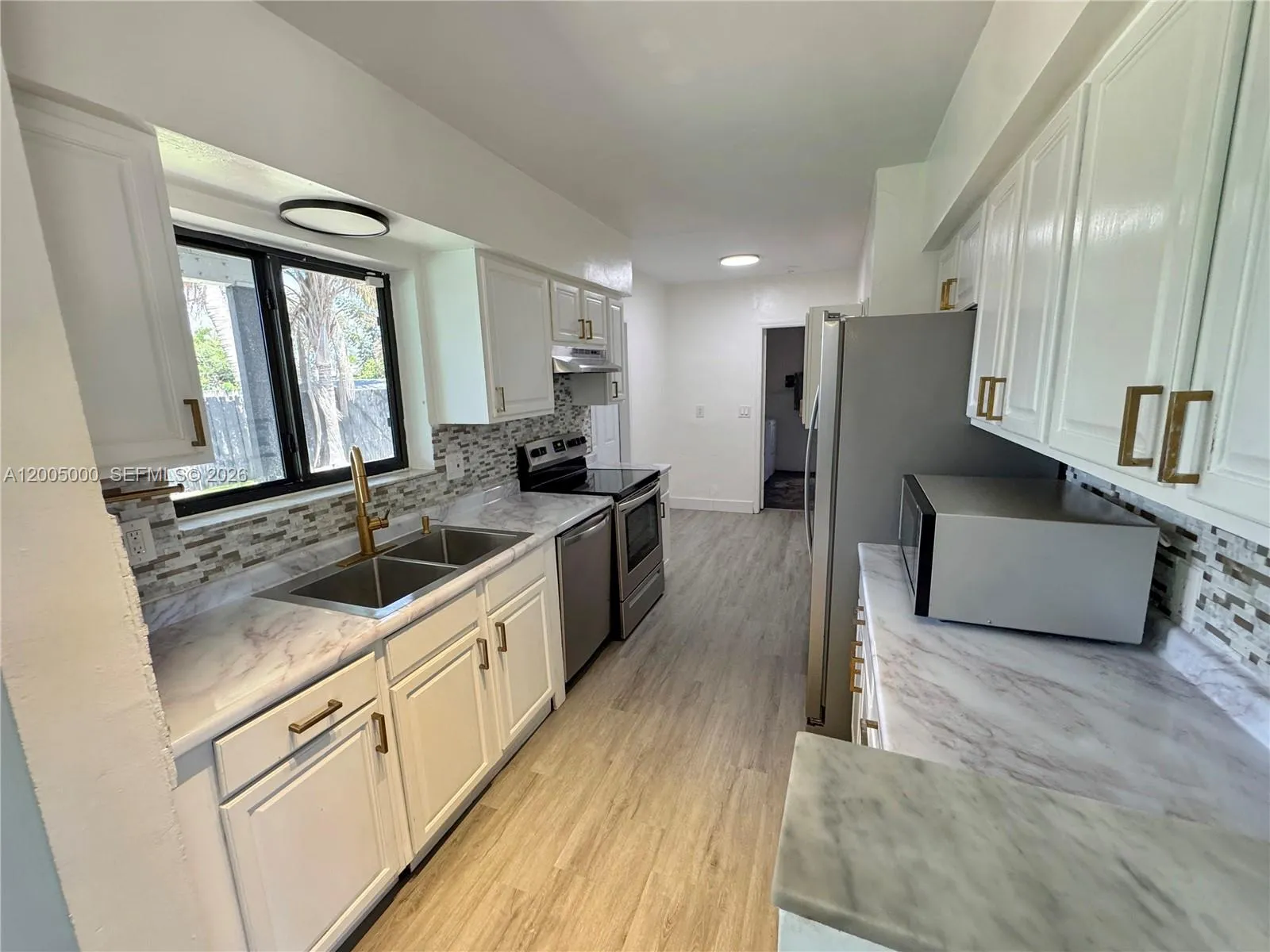 6901 SW 10th Ct, Pembroke Pines FL 33023