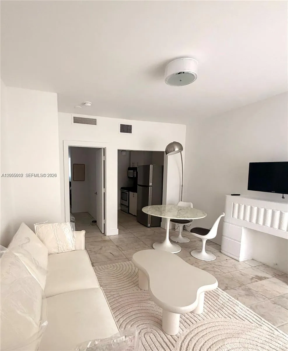 801 8th St # 104, Miami Beach FL 33139