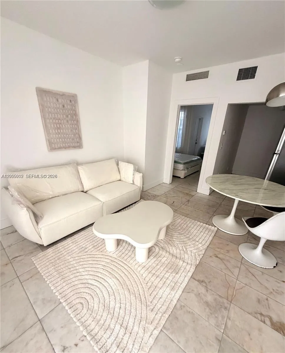 801 8th St # 104, Miami Beach FL 33139