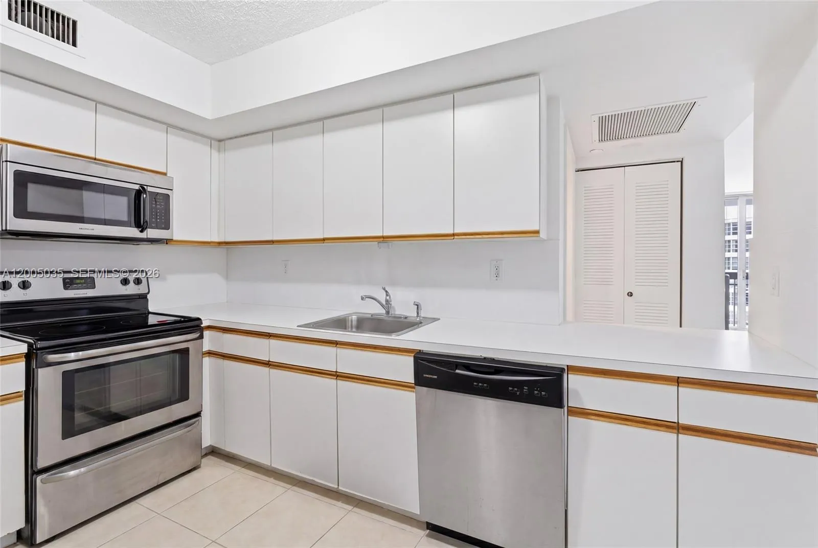 19195 NE Mystic Pointe Dr # 604, Aventura FL 33180