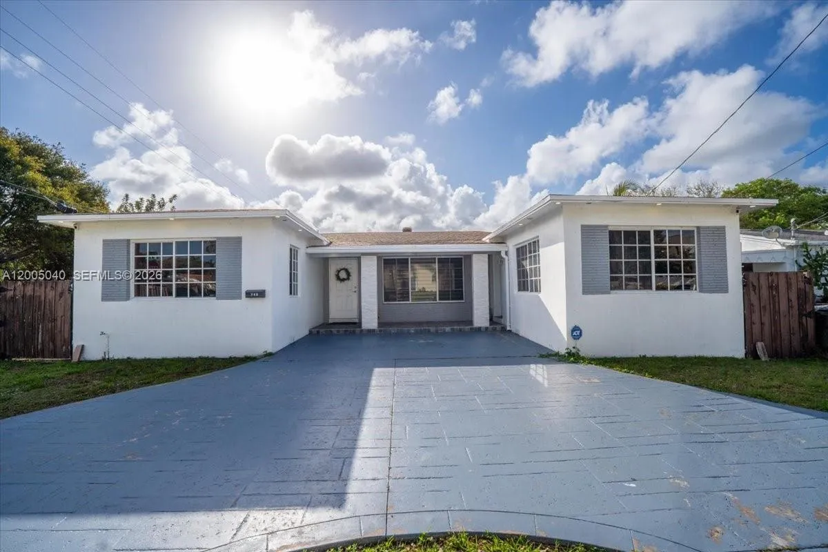 740 SW 7th Ave, Hallandale Beach FL 33009
