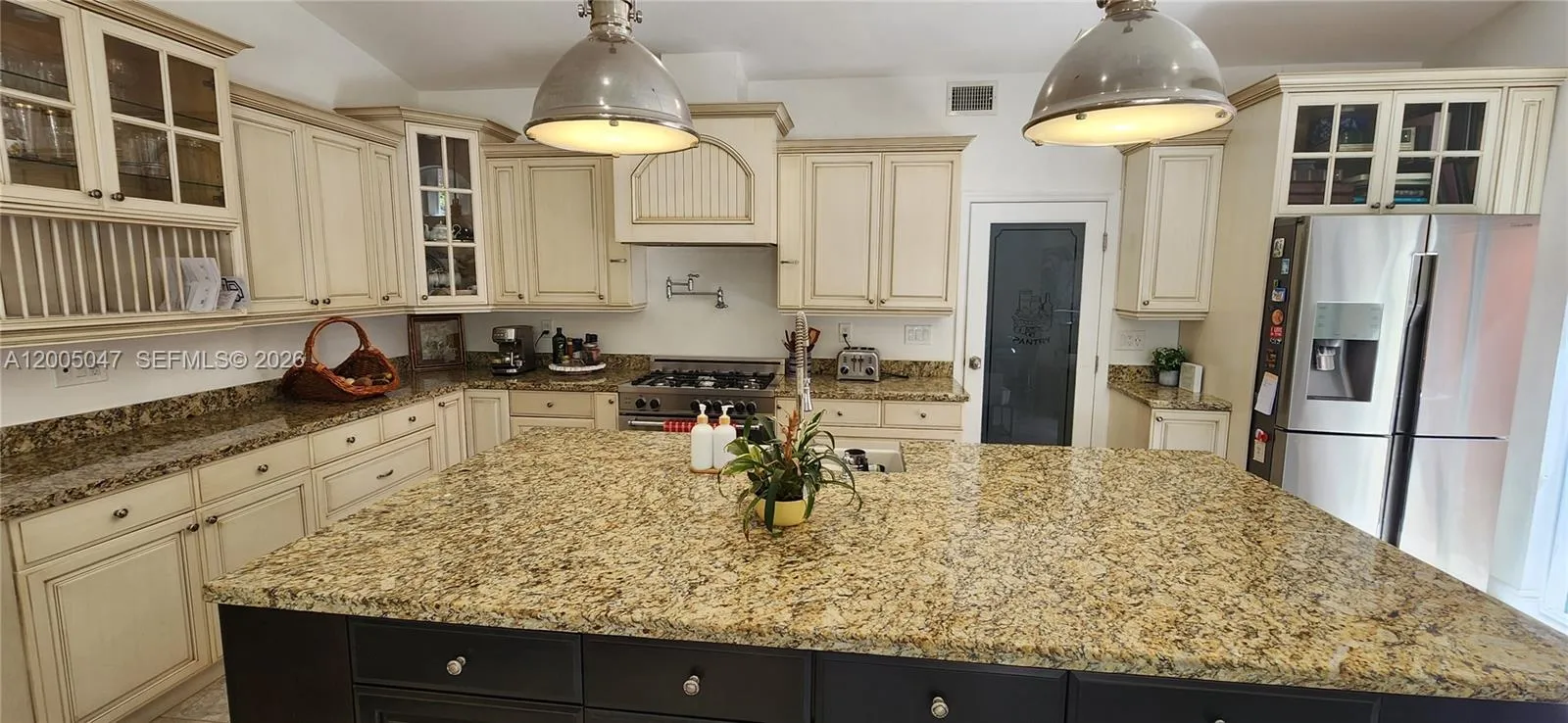 19922 NW 88th Ave, Hialeah FL 33018