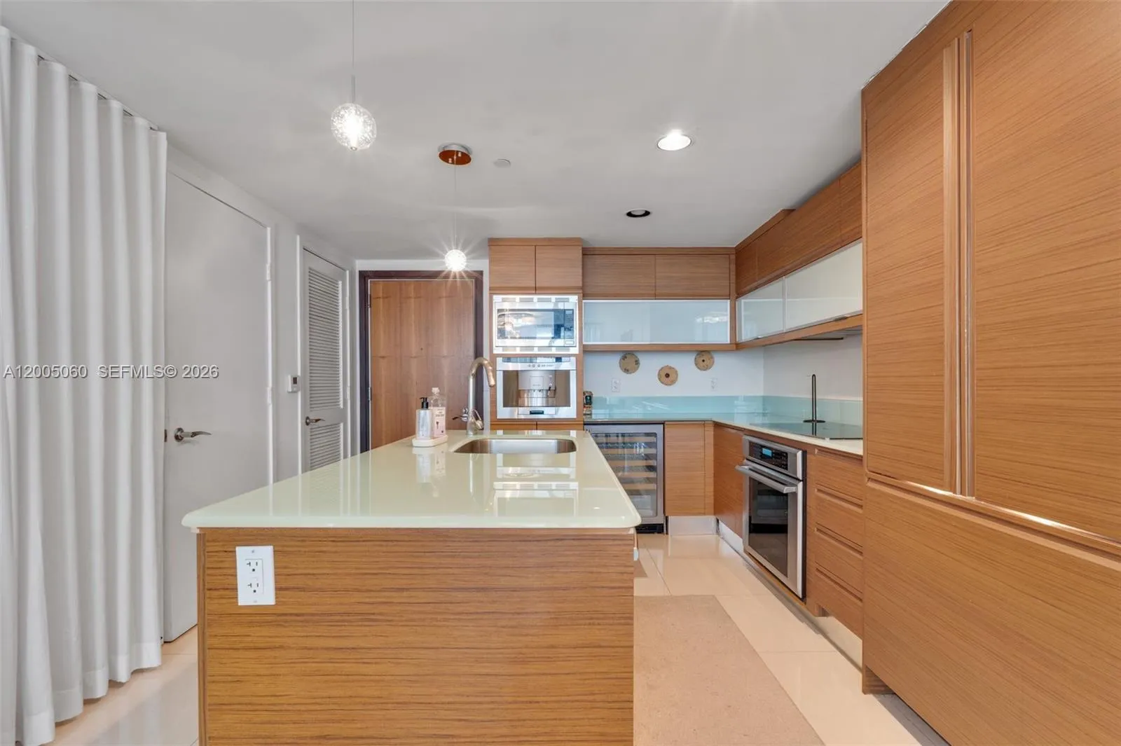 5875 Collins Ave # 604, Miami Beach FL 33140