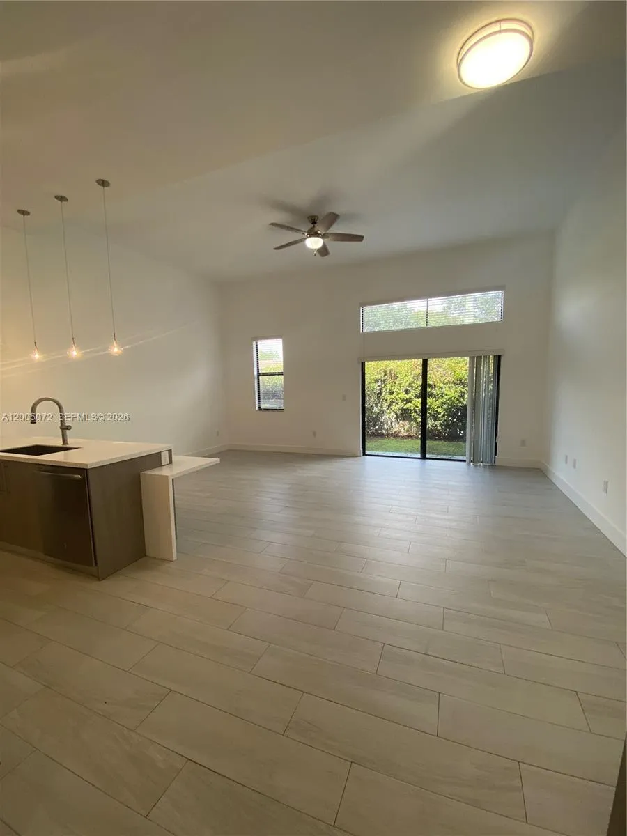 909 NW 45th Ter, Plantation FL 33317