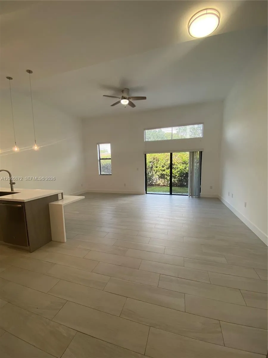 909 NW 45th Ter, Plantation FL 33317