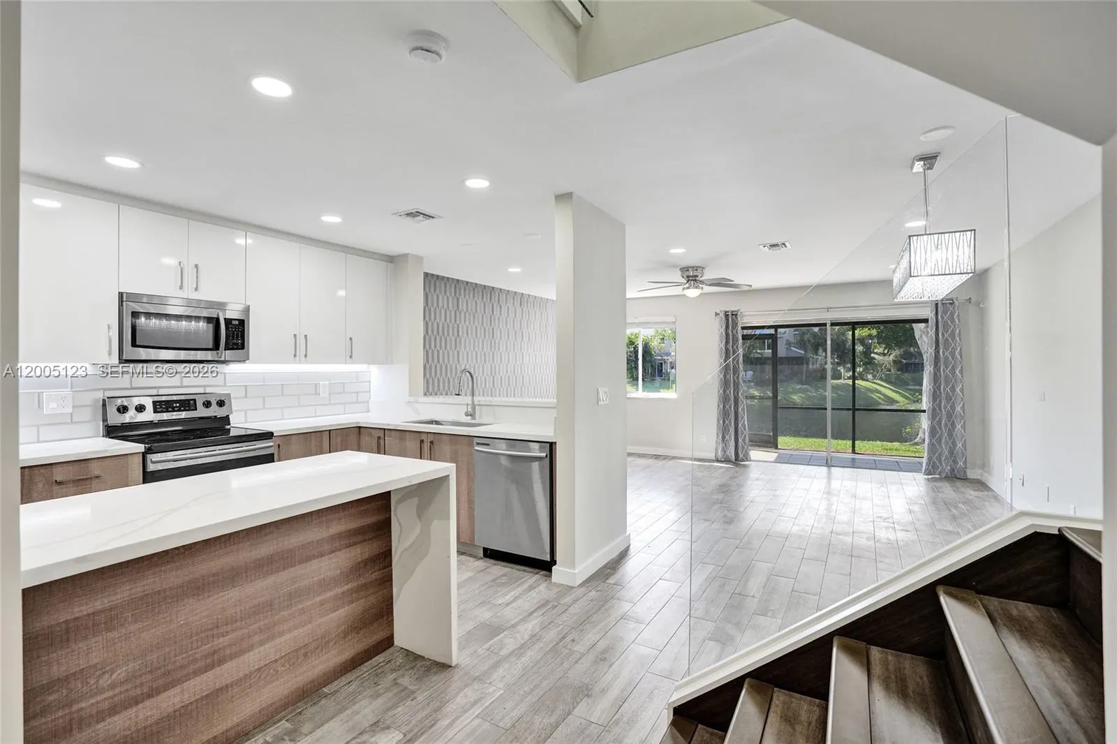 2062 E Discovery Cir E, Deerfield Beach FL 33442