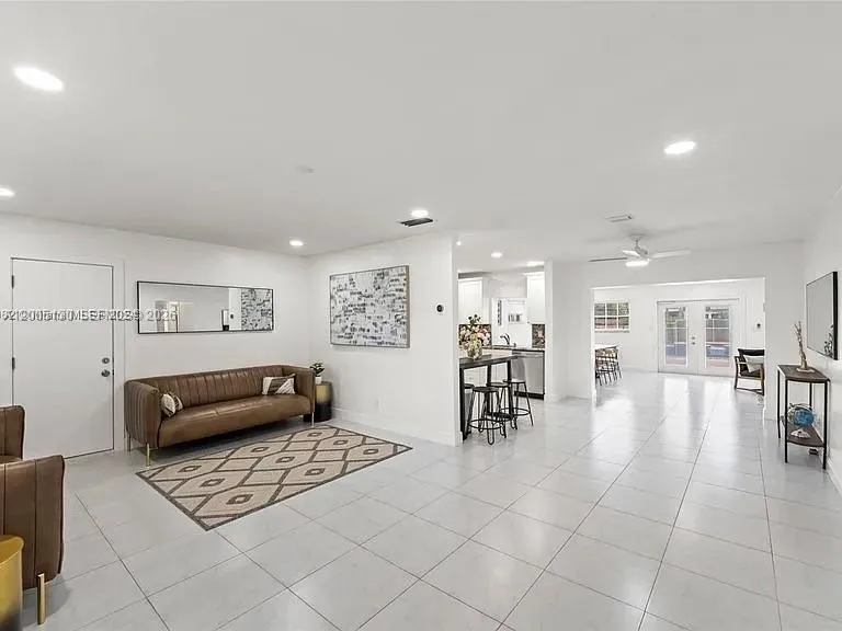 2219 N 35th Ave, Hollywood FL 33021