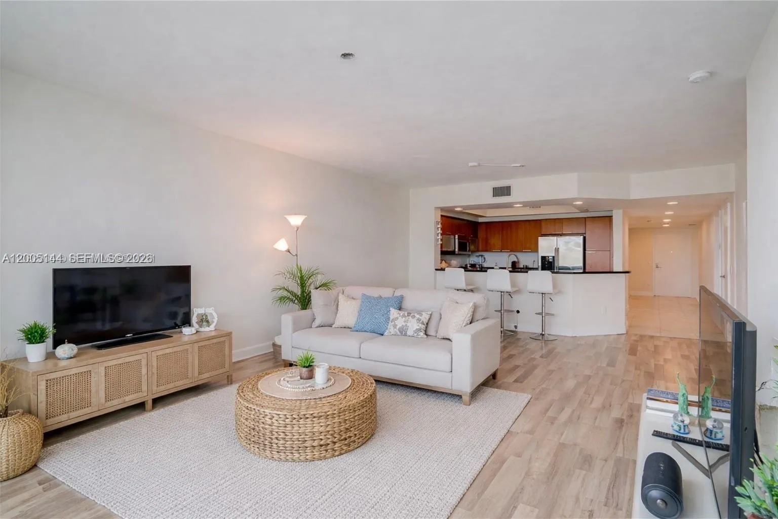 15051 Royal Oaks Ln # 503, North Miami FL 33181