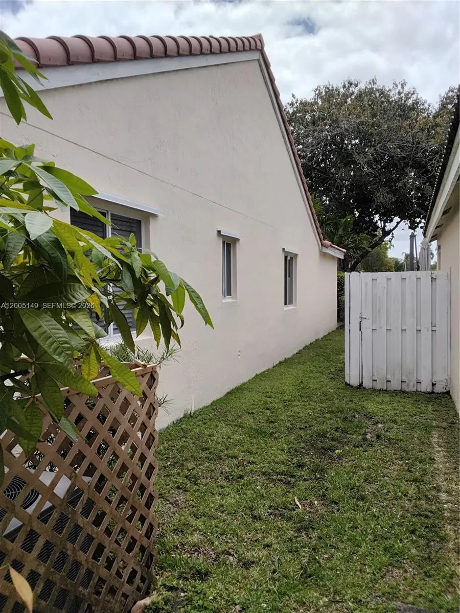 519 Talavera Rd, Weston FL 33326