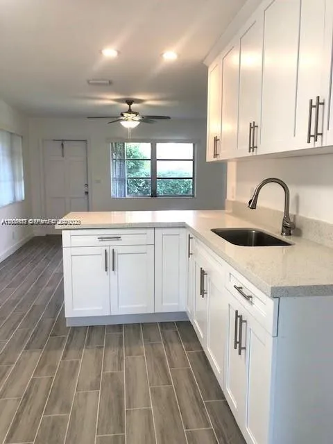 215 SW 10th St # 0, Hallandale Beach FL 33009