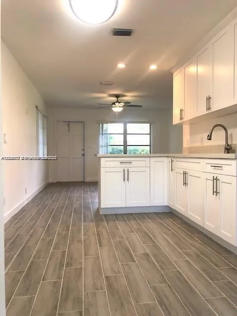 215 SW 10th St # 0, Hallandale Beach FL 33009