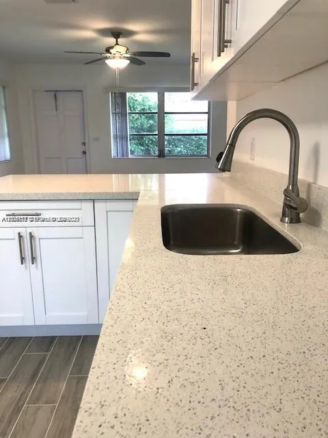 215 SW 10th St # 0, Hallandale Beach FL 33009