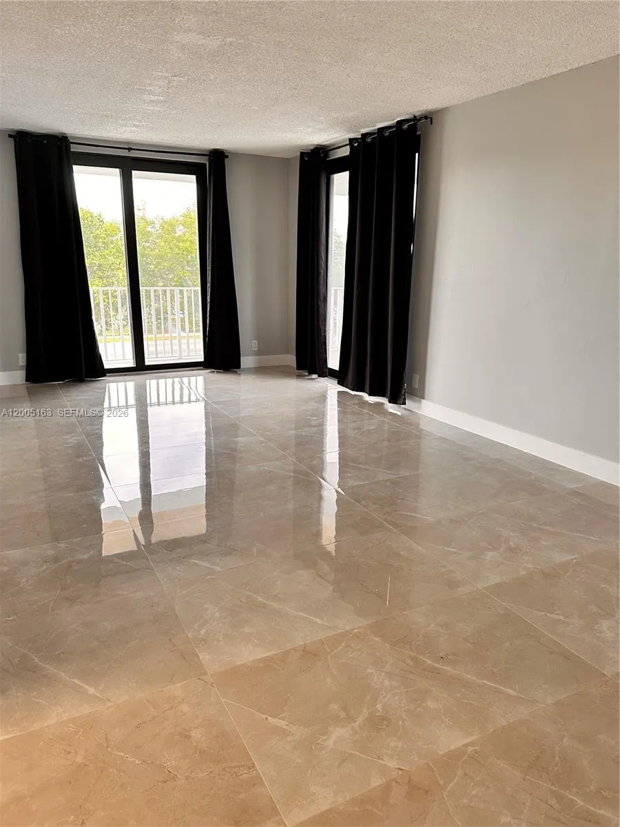 901 Hillcrest Dr # 315, Hollywood FL 33021