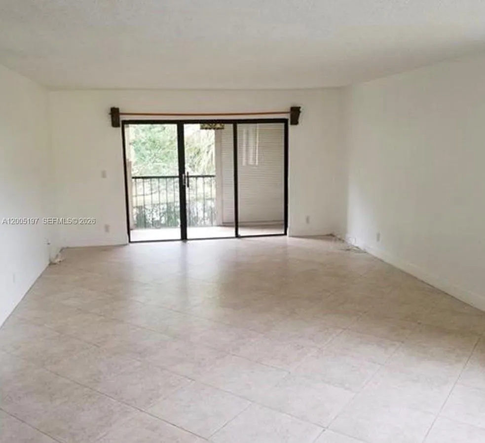 309 Lakeview Dr # 204, Weston FL 33326